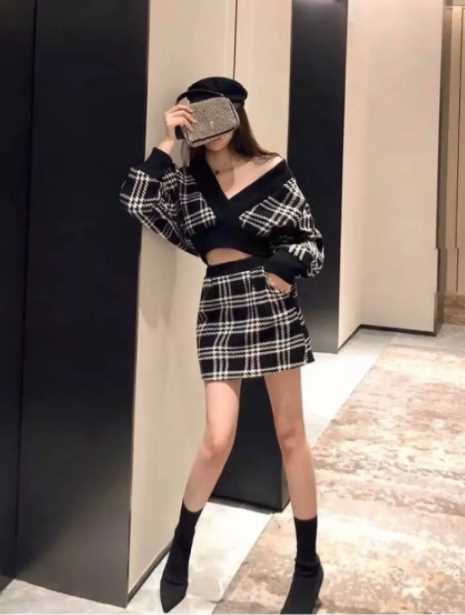 Sét váy caro nữ chân váy kèm áo croptop cổ V