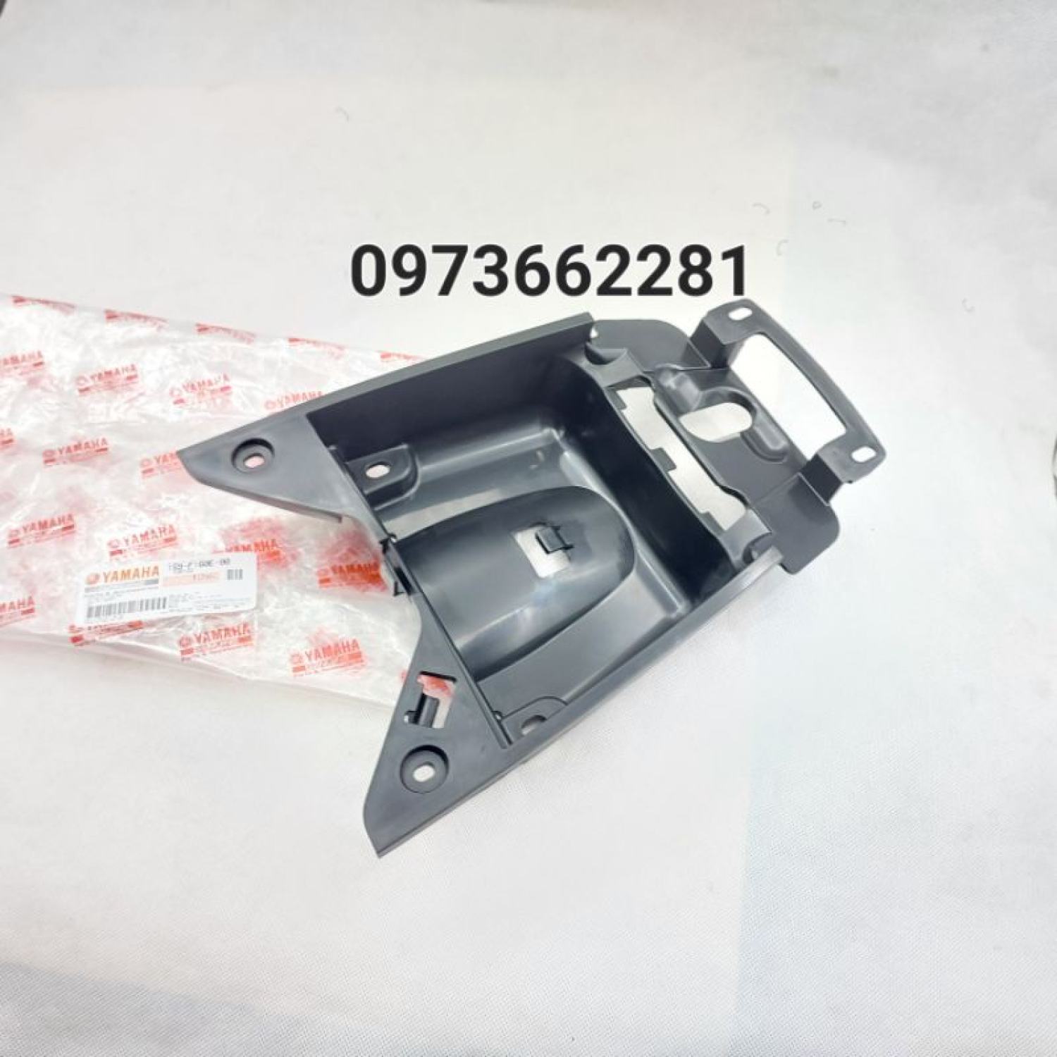 Hộp, nhựa đựng đồ nghề xe exciter 2006-2010 zin yamaha