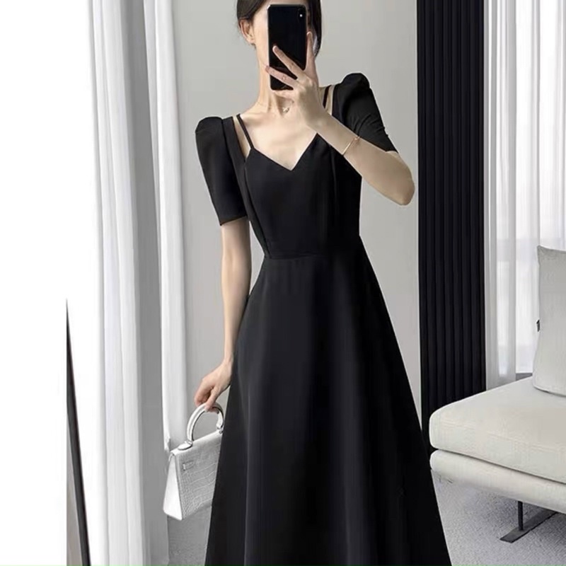 Đầm đen cổ V dây vai