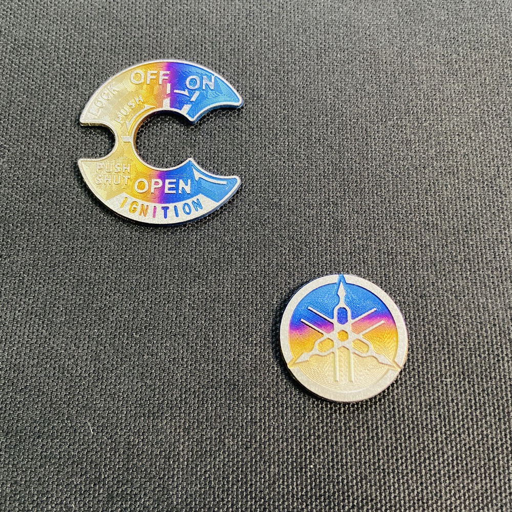 [HÀNG YAMAHA] TEM TITAN Ổ KHÓA,TEM LOGO YAMAHA TRANG TRÍ DÒNG XE EXCITER 150,EXCITER 135 5 SỐ KEO 3M SIÊU DÍNH (CHẤT LIỆU TITAN 100%)