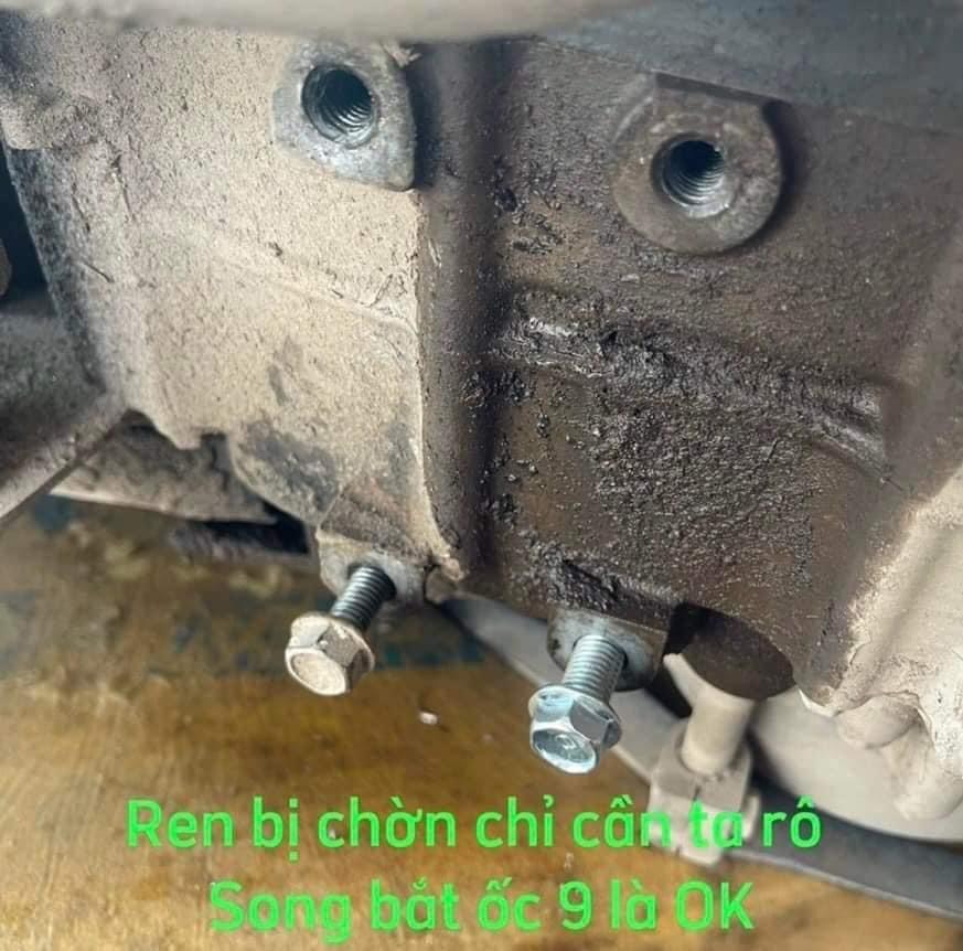 Ốc 9 ly cấy để chân xe máy khắc phục trờn ren