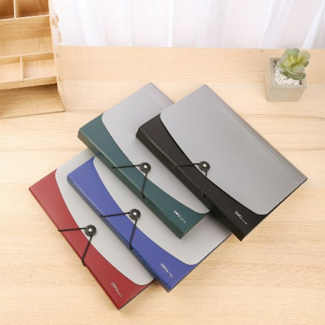 Cặp Tài Liệu 12 Ngăn Deli 5558, có nhiều màu lựa chọn,giao màu ngẫu nhiên,Cặp tài liệu nút bóng rất tiện dụng, thời trang và chắc chắn.