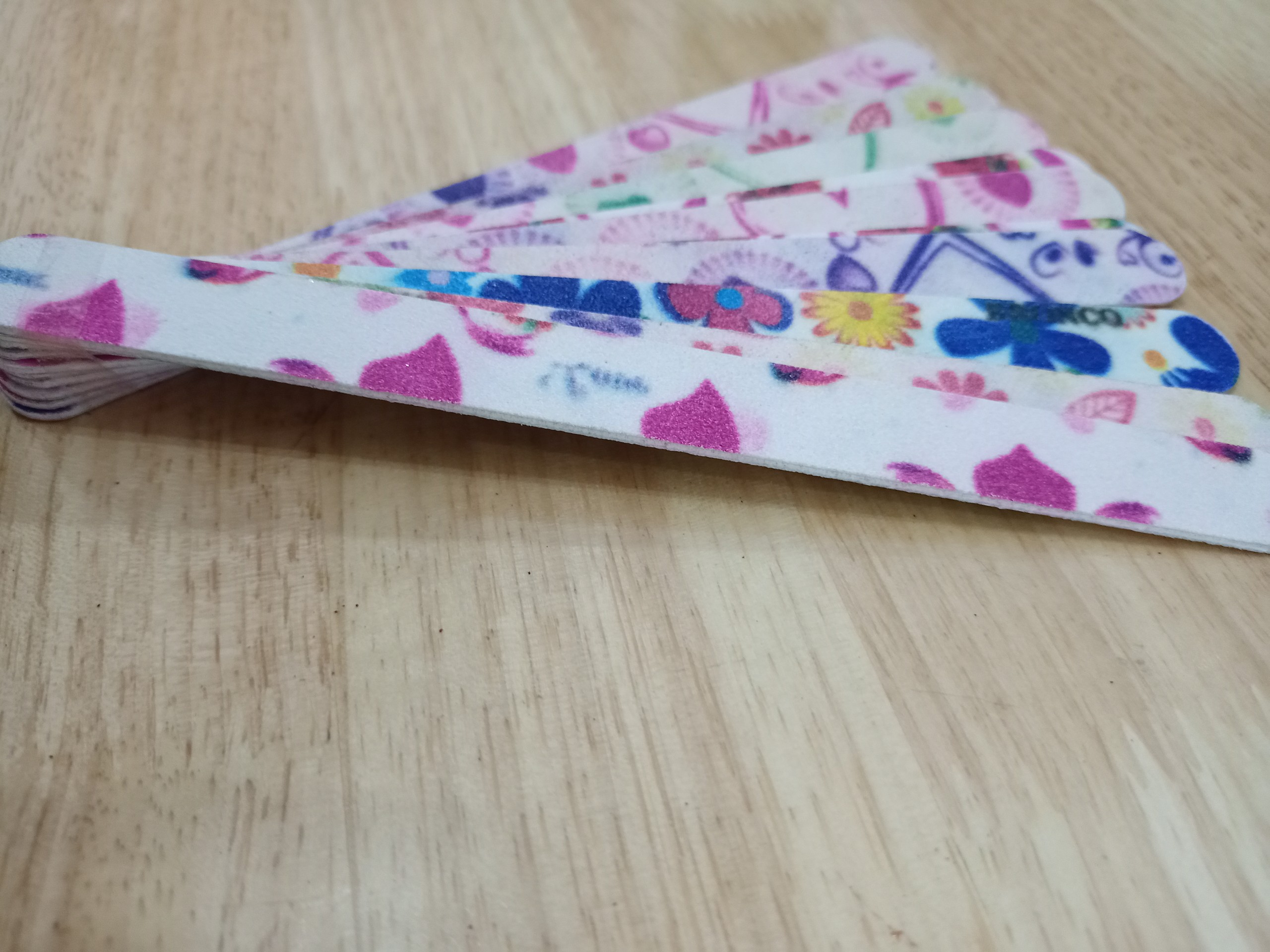1 Cây dũa giấy hoa như hình