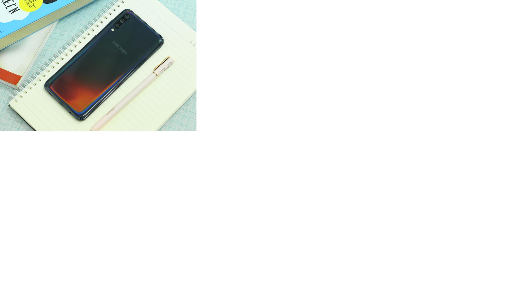 Combo 3 tấm dán lưng mặt sau vân Carbon 3D Samsung Galaxy A70