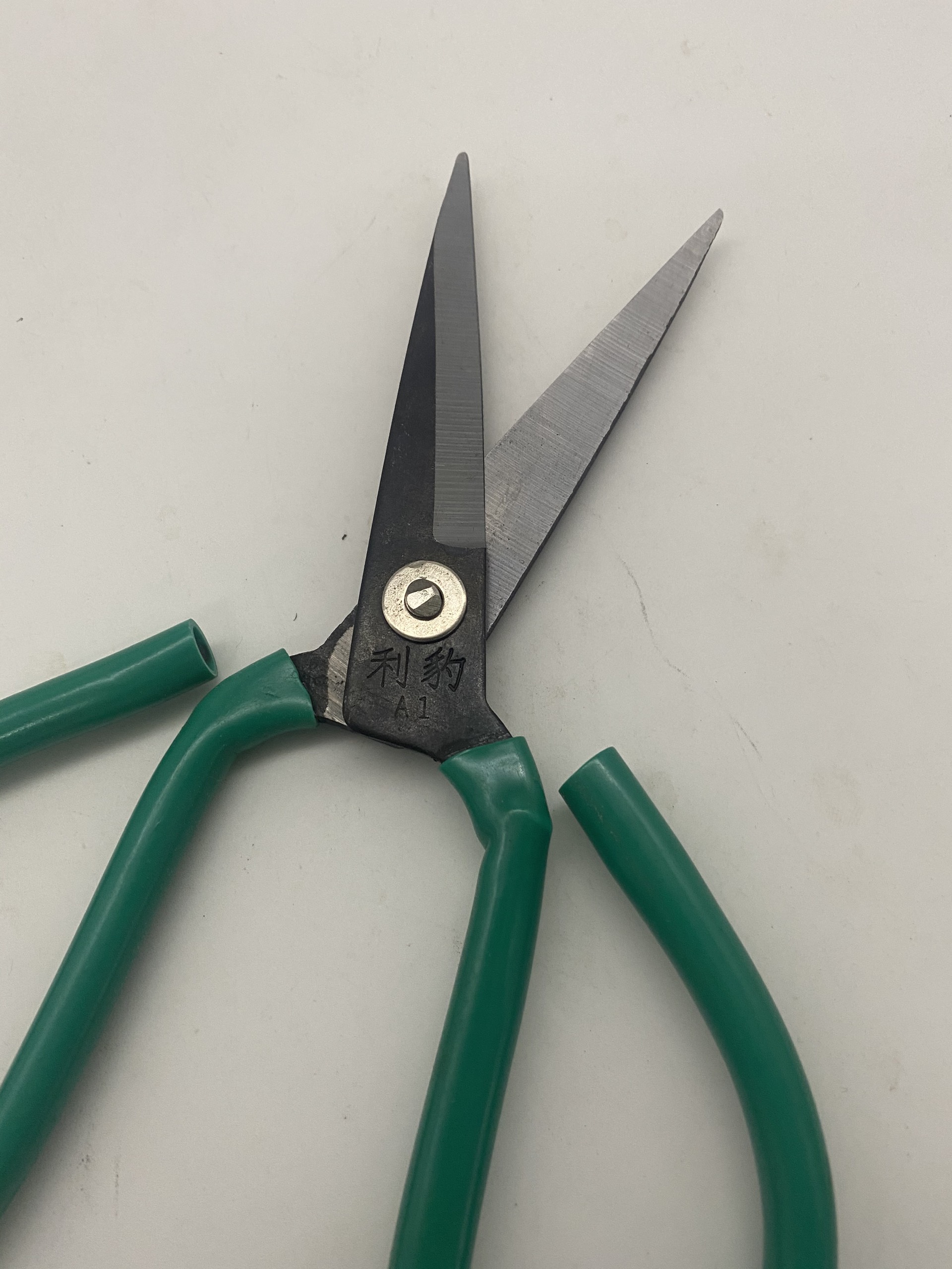 [HCM]Kéo sắt xanh