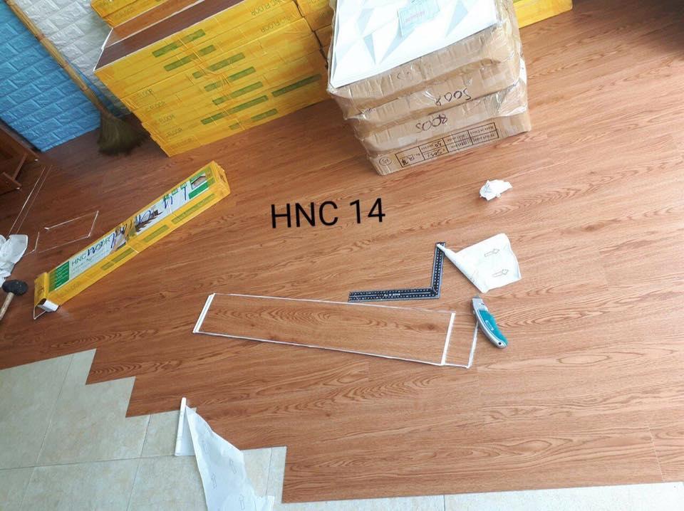 1 tấm sàn nhựa giả gỗ HNC FLOOR
