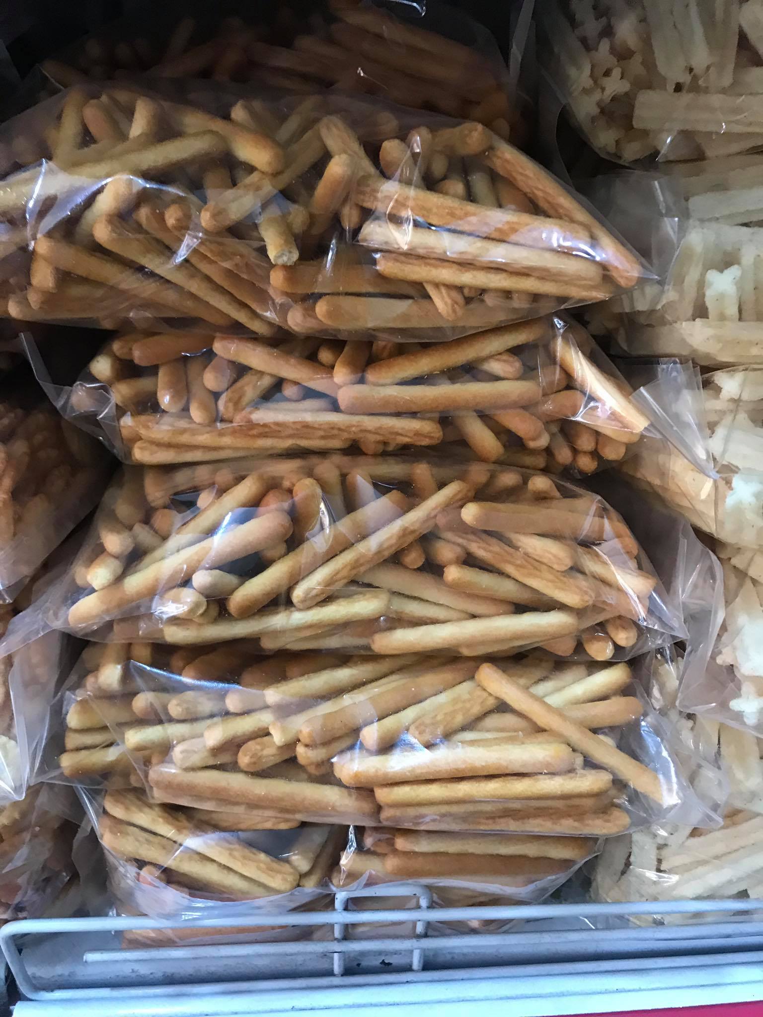 Ăn vặt - Bánh tai heo, bánh đồng tiền, sùng sữa, bánh đũa - 1 gói