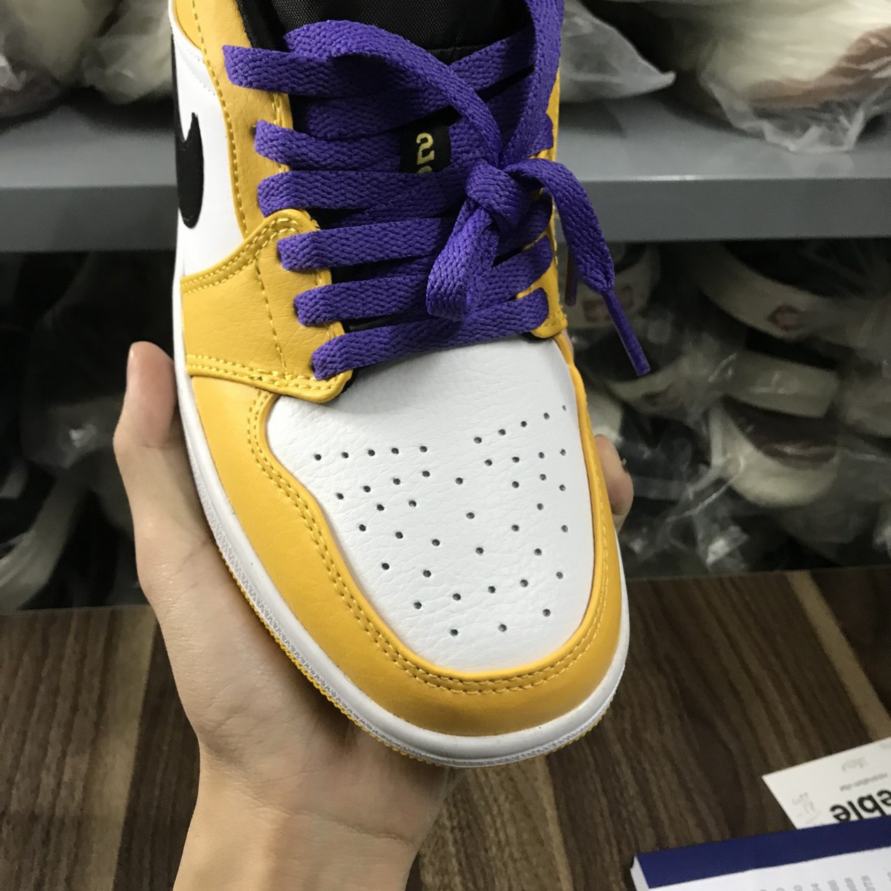 giày thể thao nam nữ jocdan 1 low vàng độc đáo