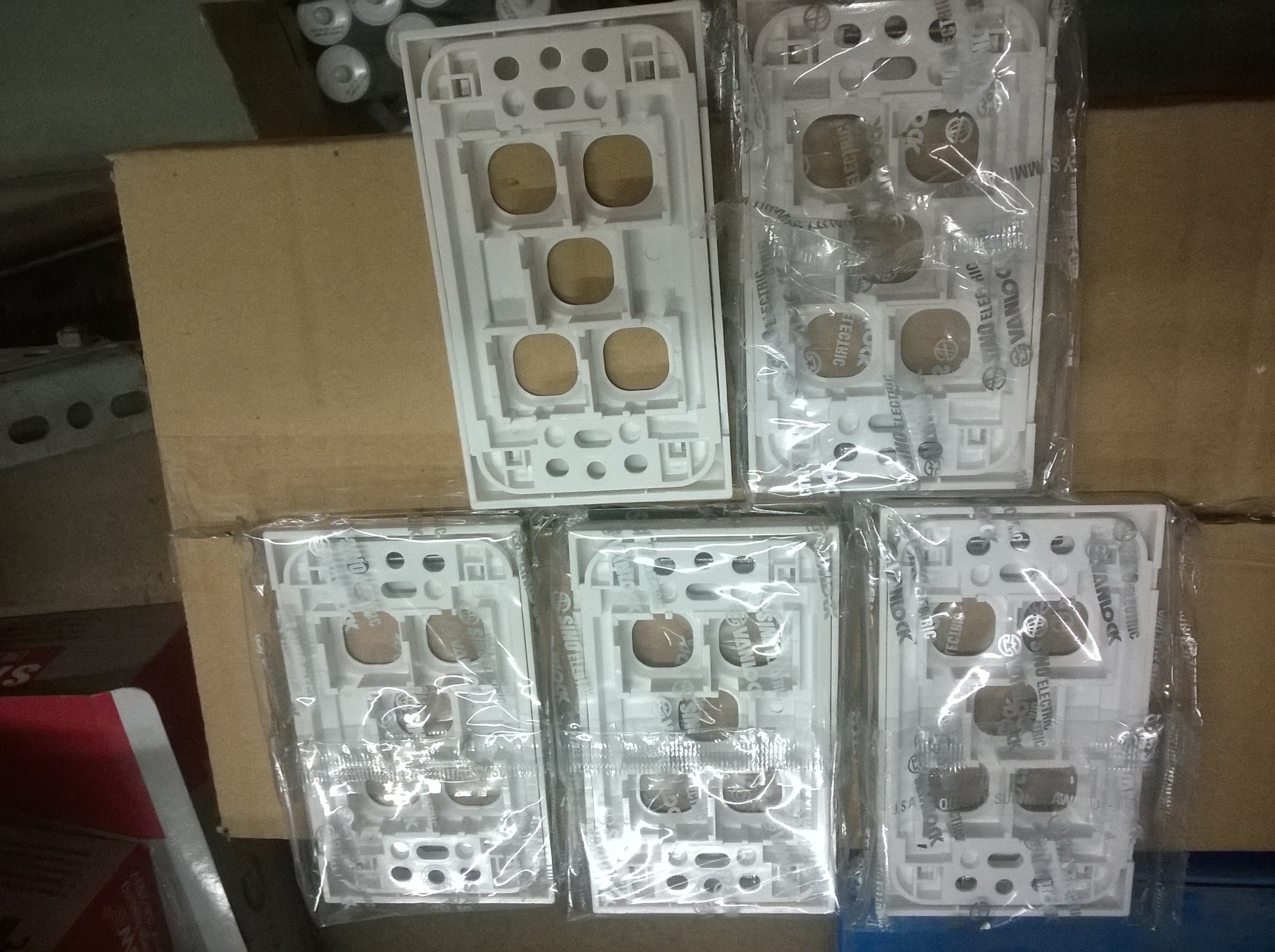 [HCM]MẶT 5 CÔNG TẮC SINO