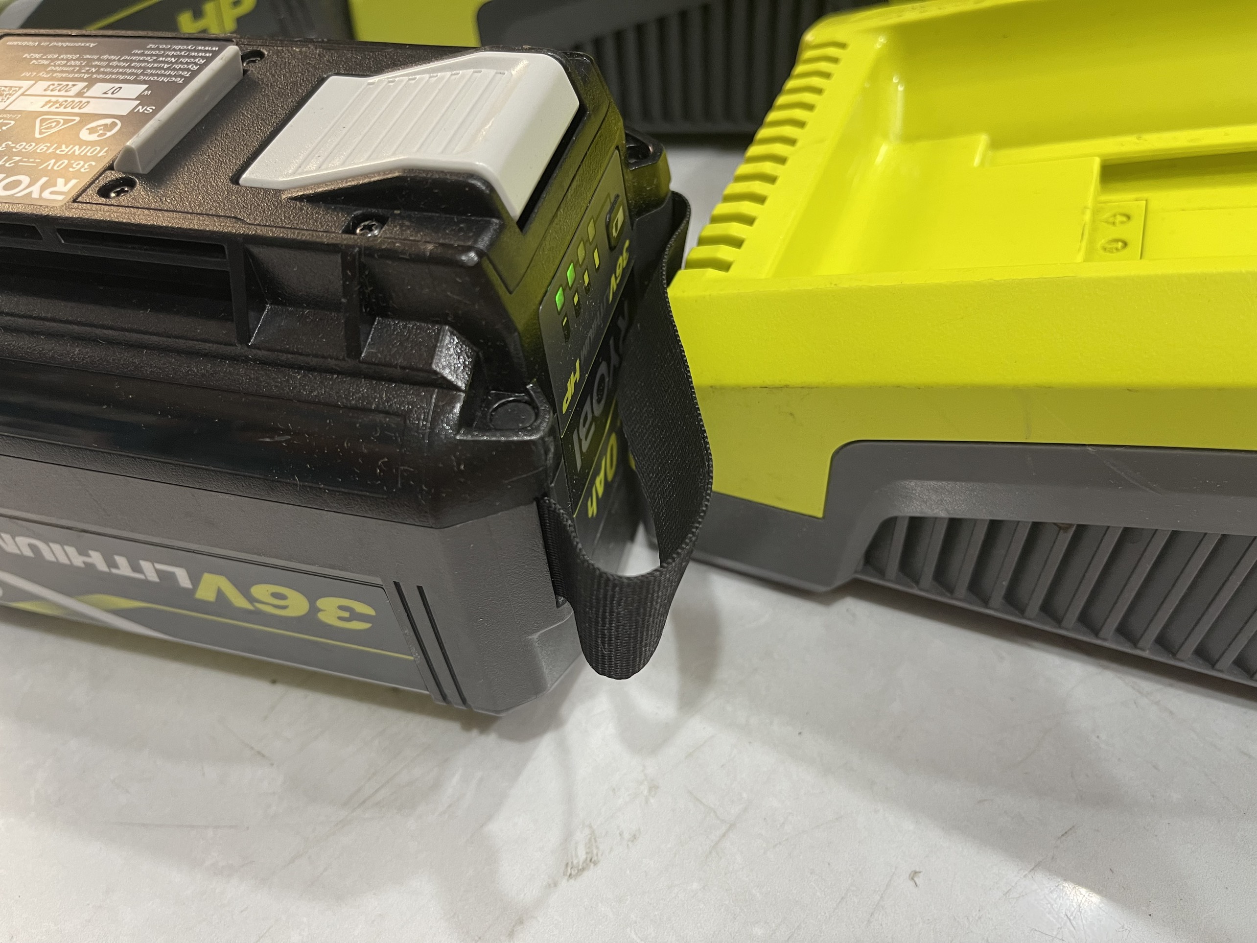 Pin ryobi 40v vs 36v 6Ah new 100%