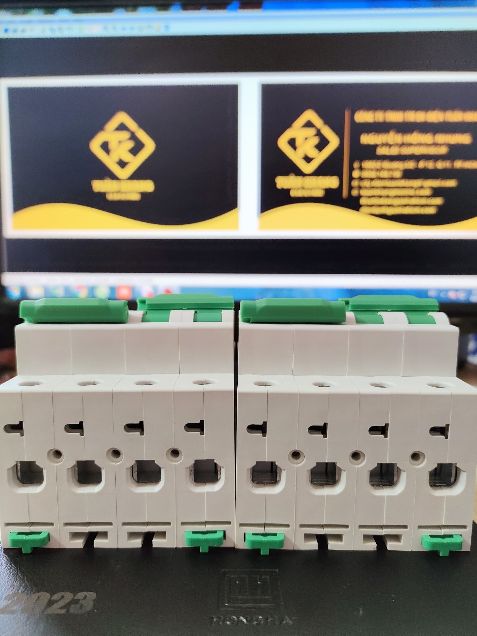 Lse 2-Phase Double Reversing Circuit Breaker - Automatic Reversing Circuit Breaker