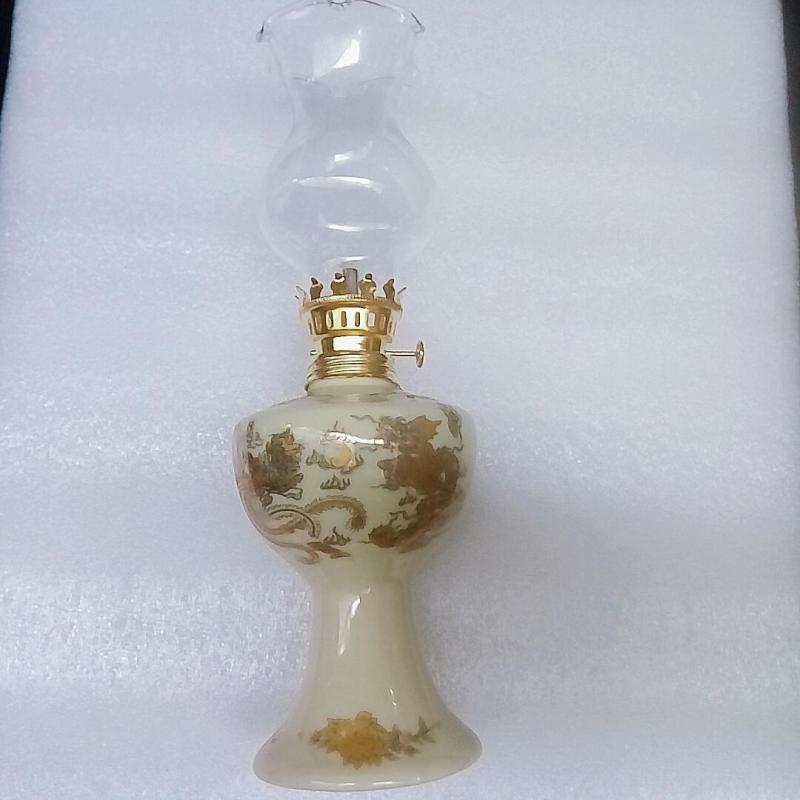 Đèn dầu sứ Bát Tràng men vàng ánh kim cao cấp cỡ vừa (mẫu bóng thủy tinh A)