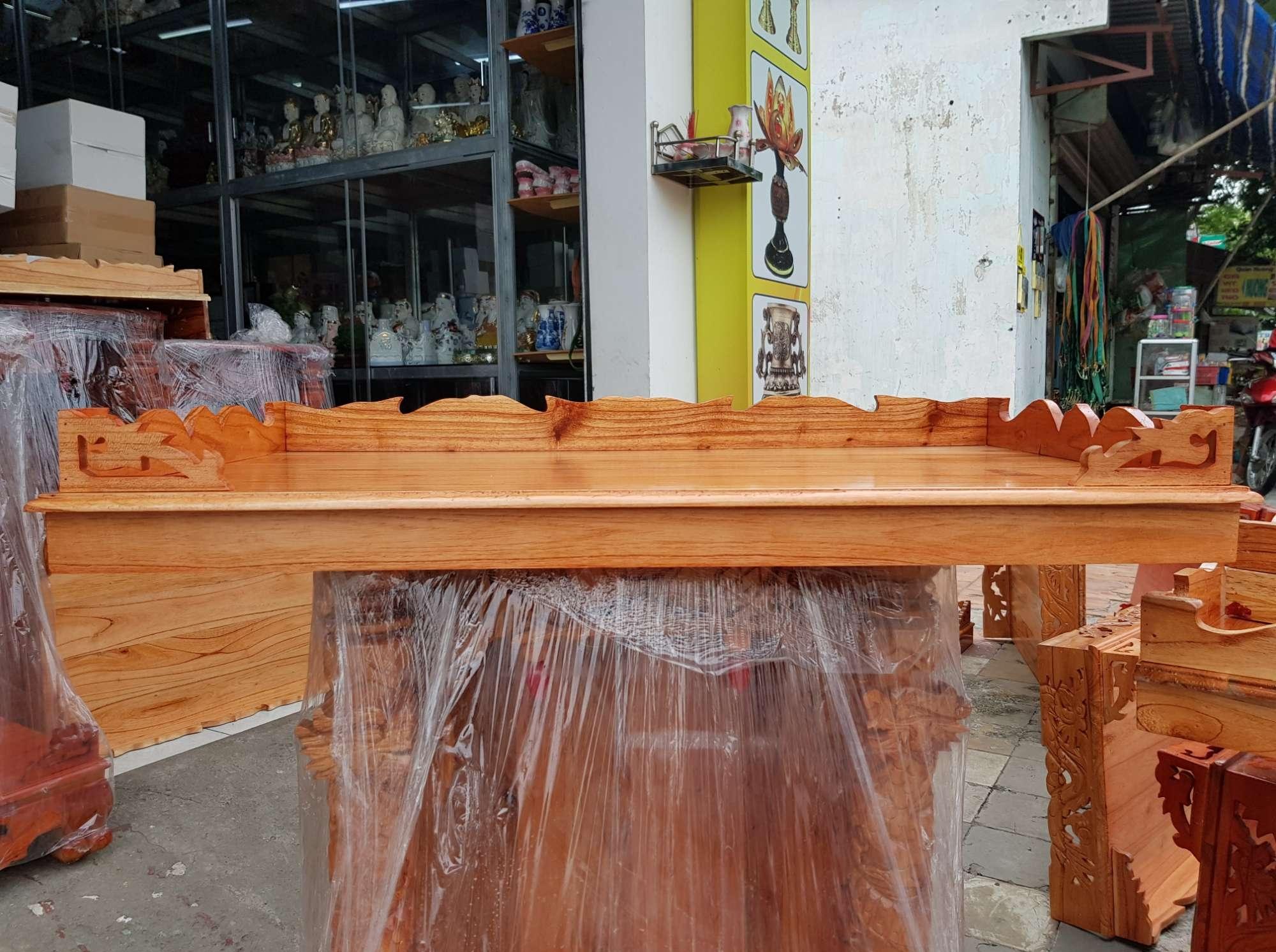 Bàn thờ treo tường gỗ xoan ngang 88 cm gồm 1 bộ ke đế