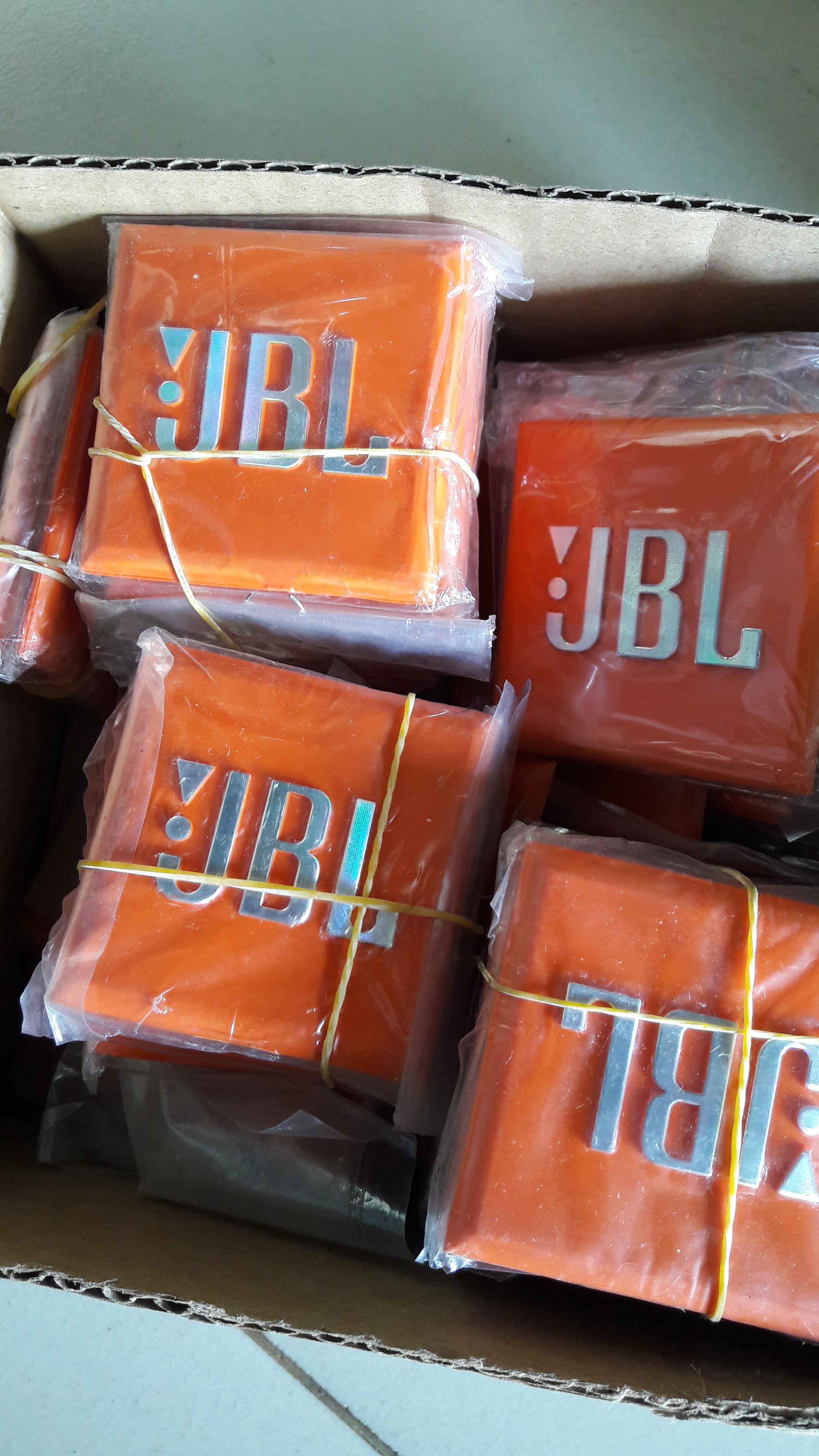 TEM DÁN THÙNG LOA J.B.L MÀU CAM 5X5CM 4 cặp