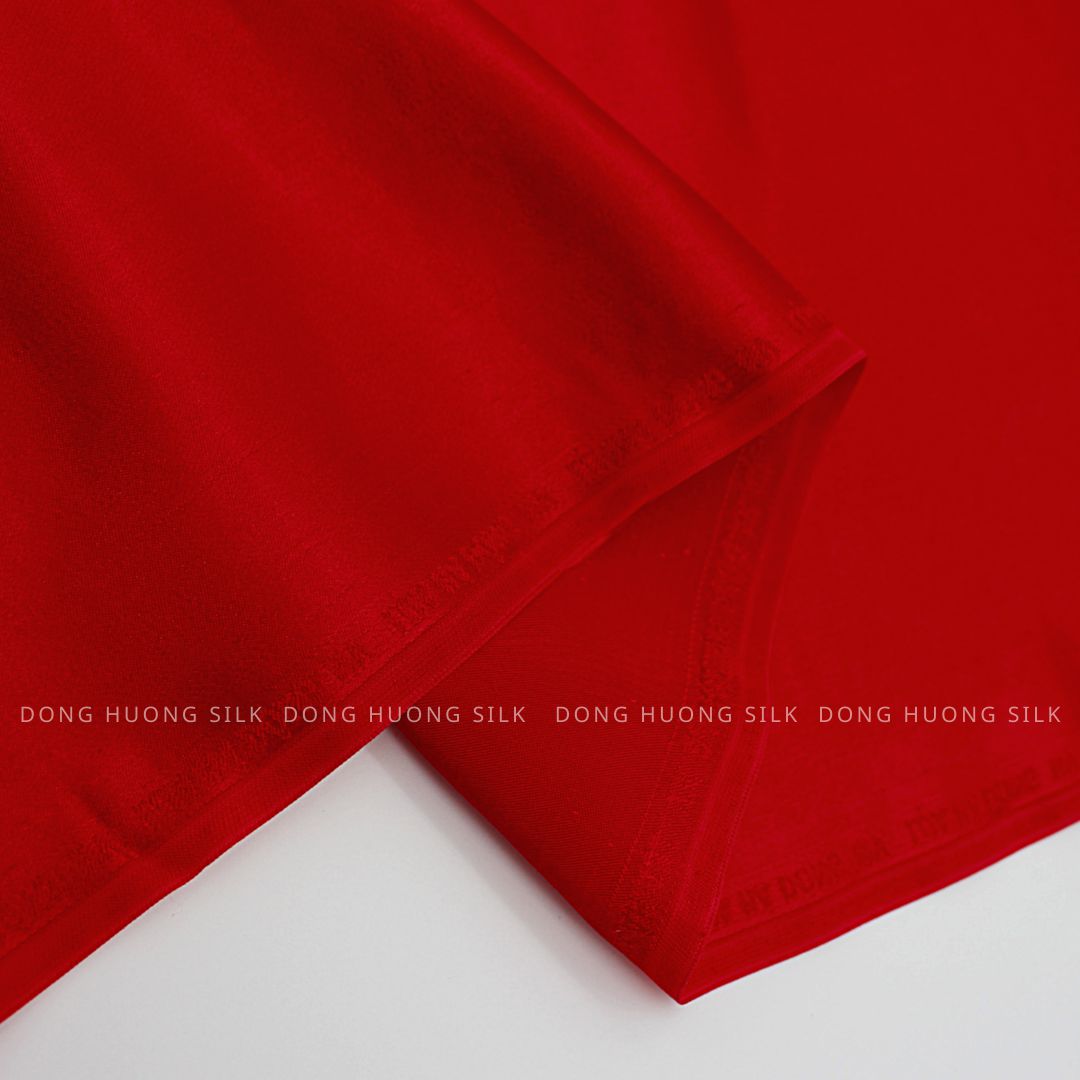 Vải lụa tơ tằm satin trơn màu đỏ tươi – LTS40