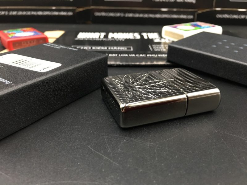Zippo 29612 - Zippo Armor Engraved Weed Leaf Black Ice