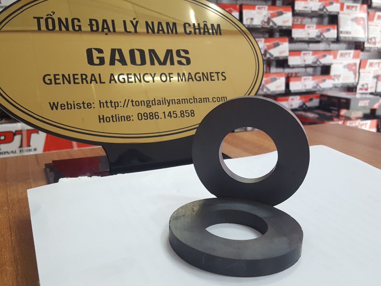 Nam châm đen có lỗ kích thước 80x10mm