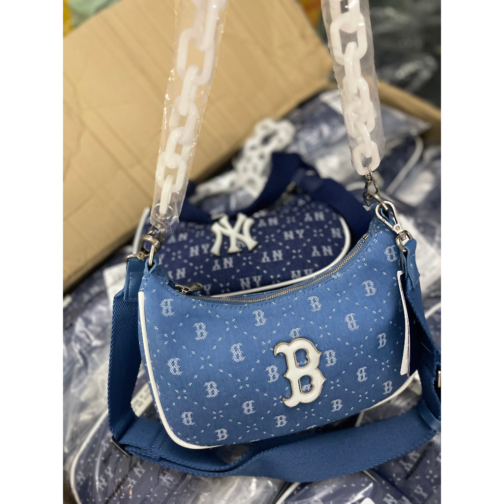 Túi MLB Đeo Chéo Kèm Dây Xích Trắng