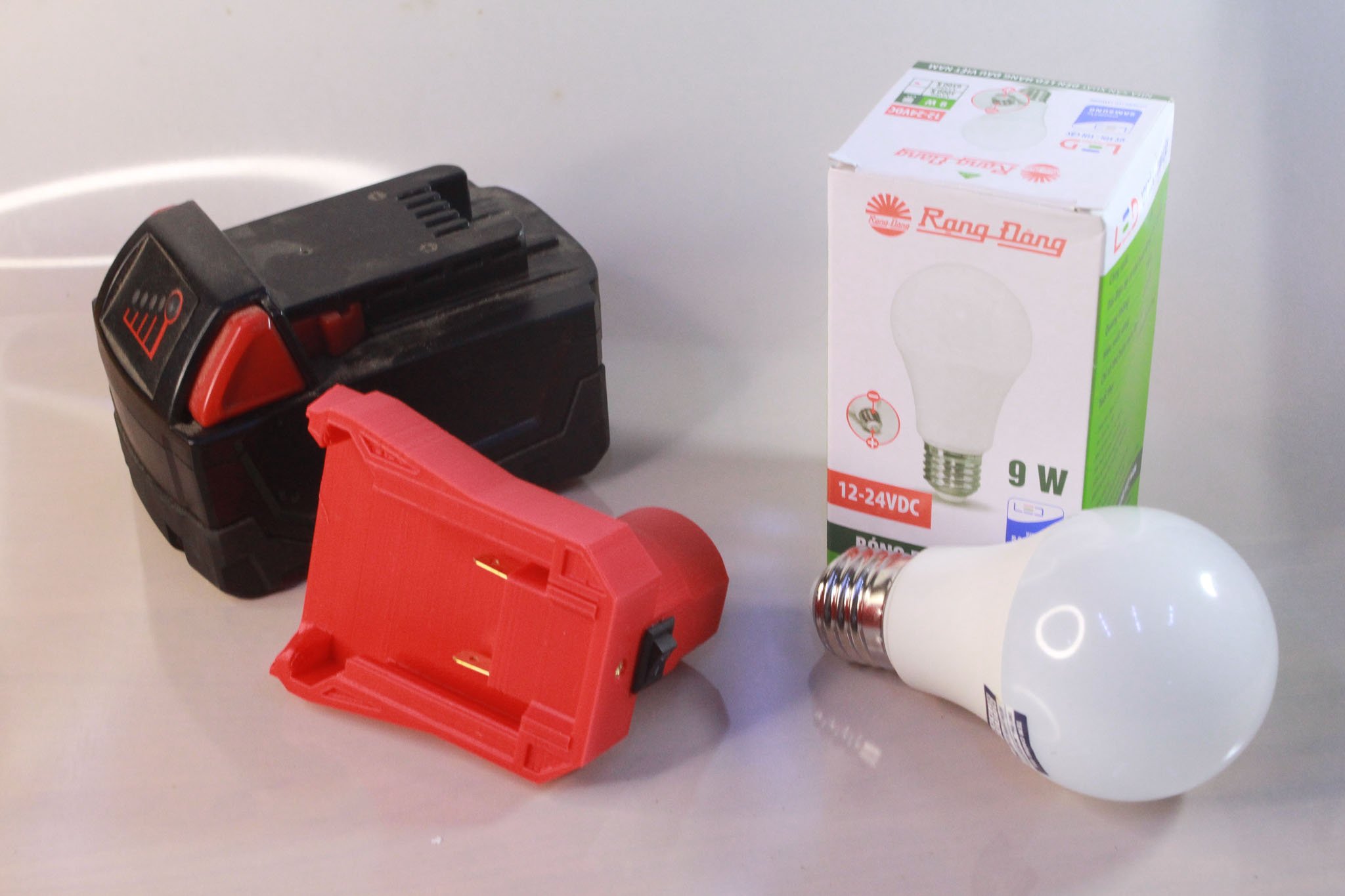 Đế Đèn Led Pin Milwaukee 18V - Ngàm Đế Đèn Led Thắp Sáng Chân Pin Máy Milwuakee 18V