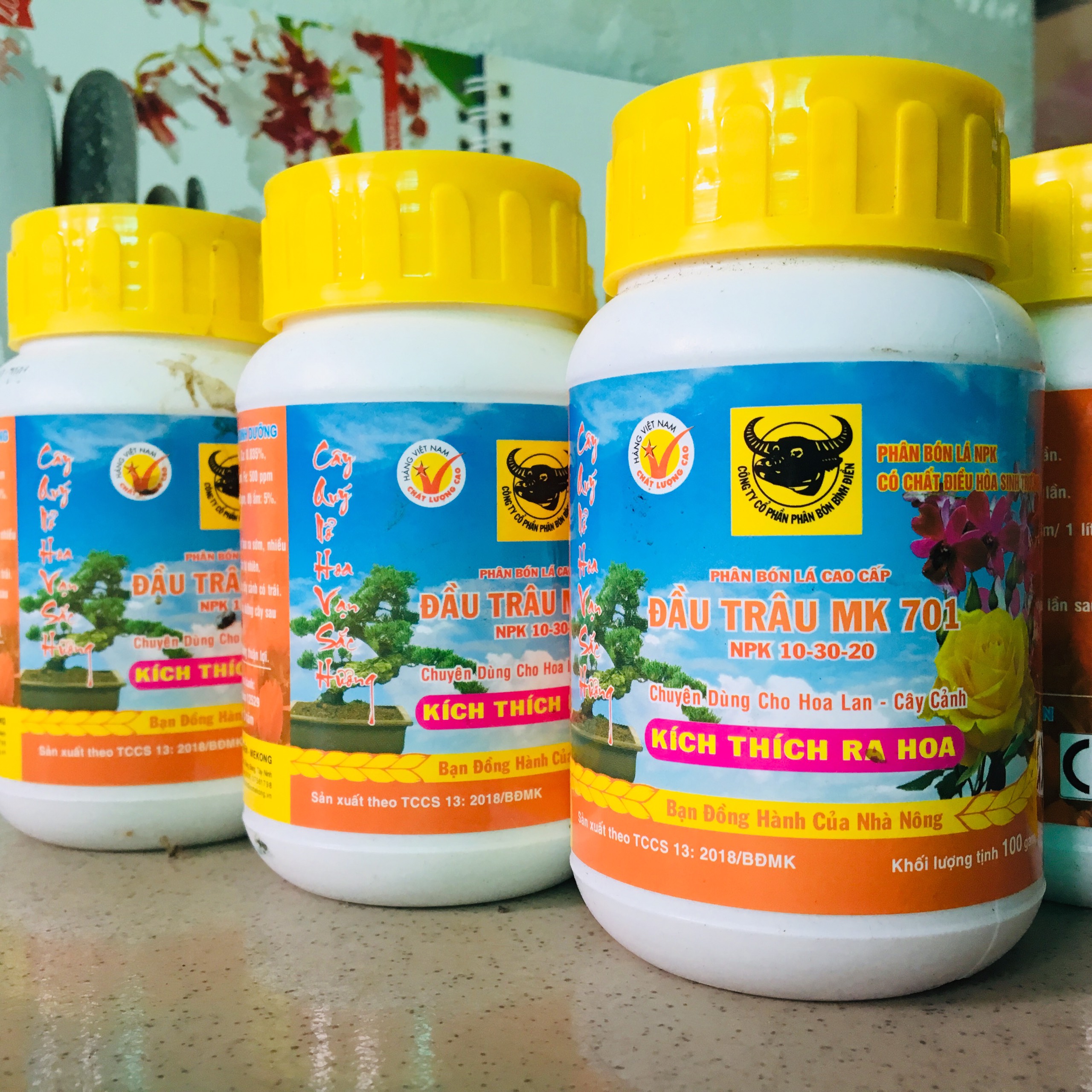Phân Bón Đầu Trâu 701 Kích Thích Ra Hoa 100Gr
