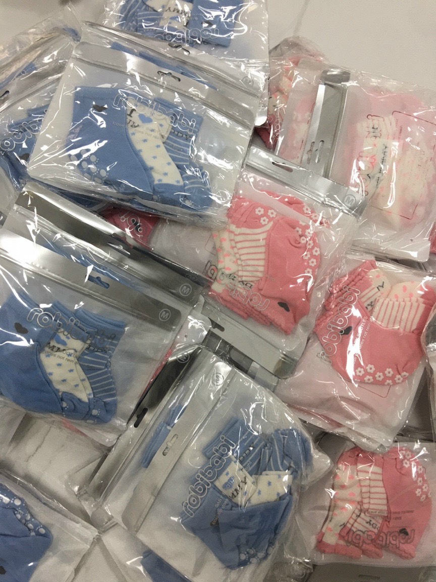 Set 3 Đôi vớ tất chống trượt MOMDAD cho bé (S/M)
