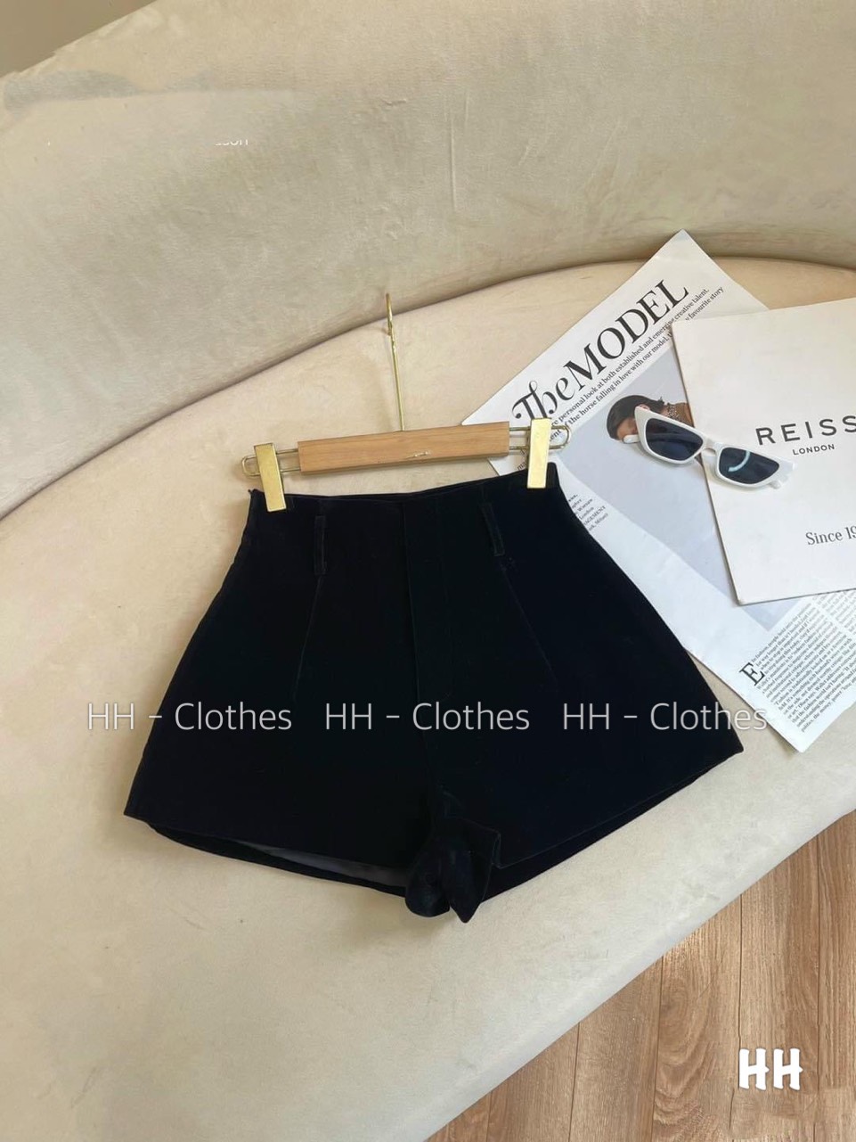 Quần short nhung trơn cạp cao tôn dáng kiểu dáng bassic đễ phối đồ, quần đùi nữ cạp liền khóa sau lưng mã_nhung048