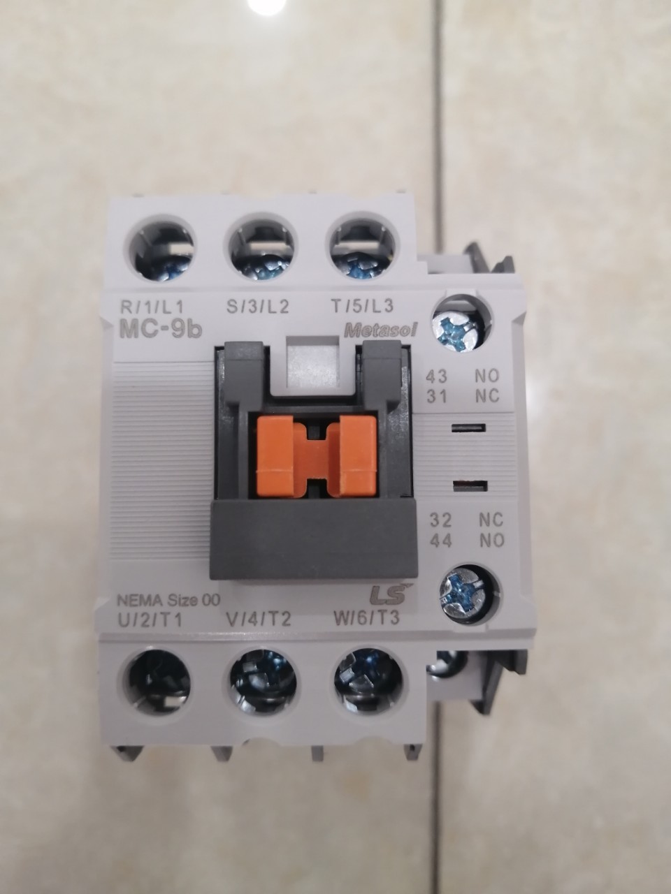Khởi động từ ls chính hãng mc-9b 3p 9a/coil 220v