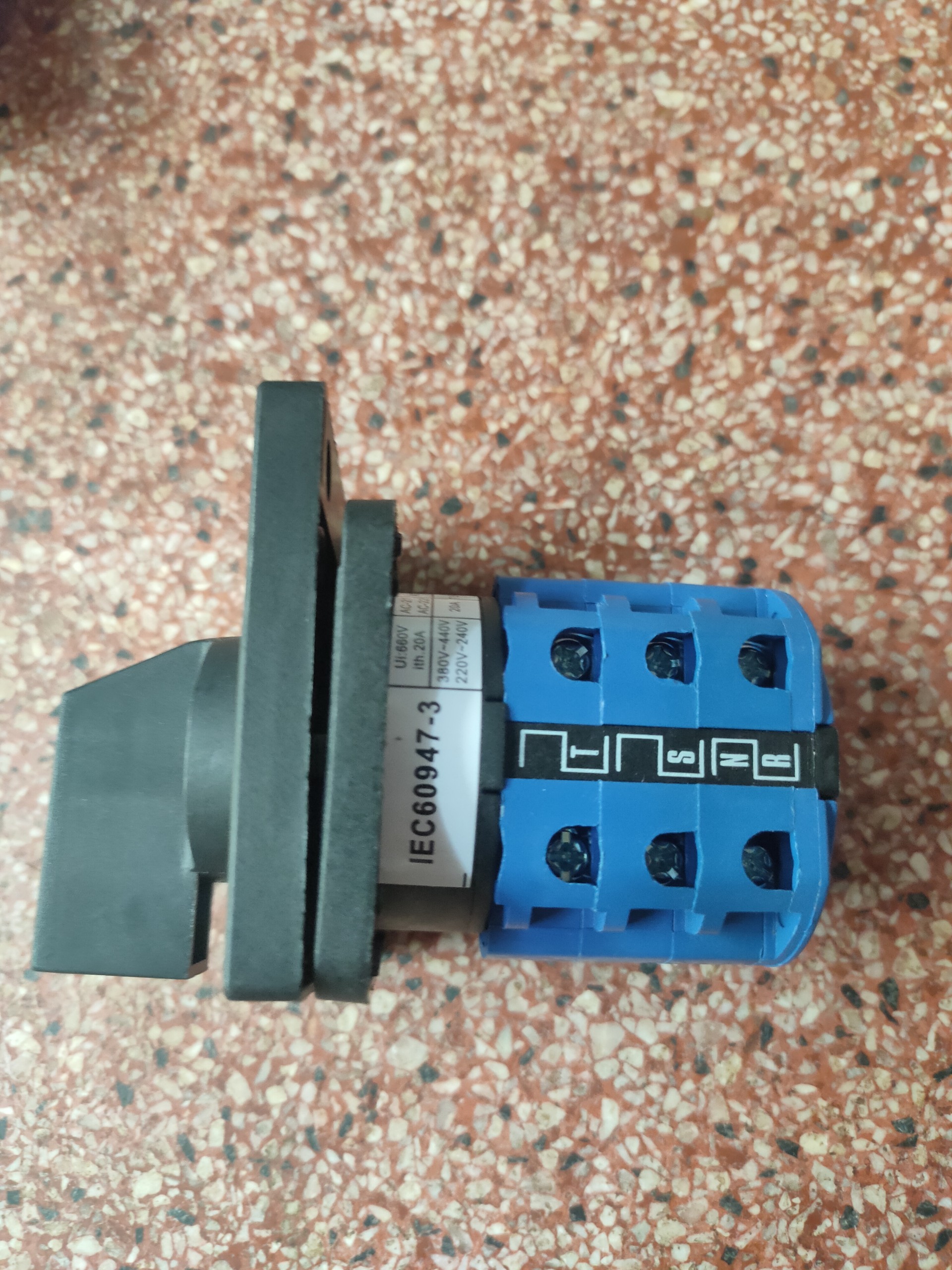 Chuyển mạch volt LW21-20A