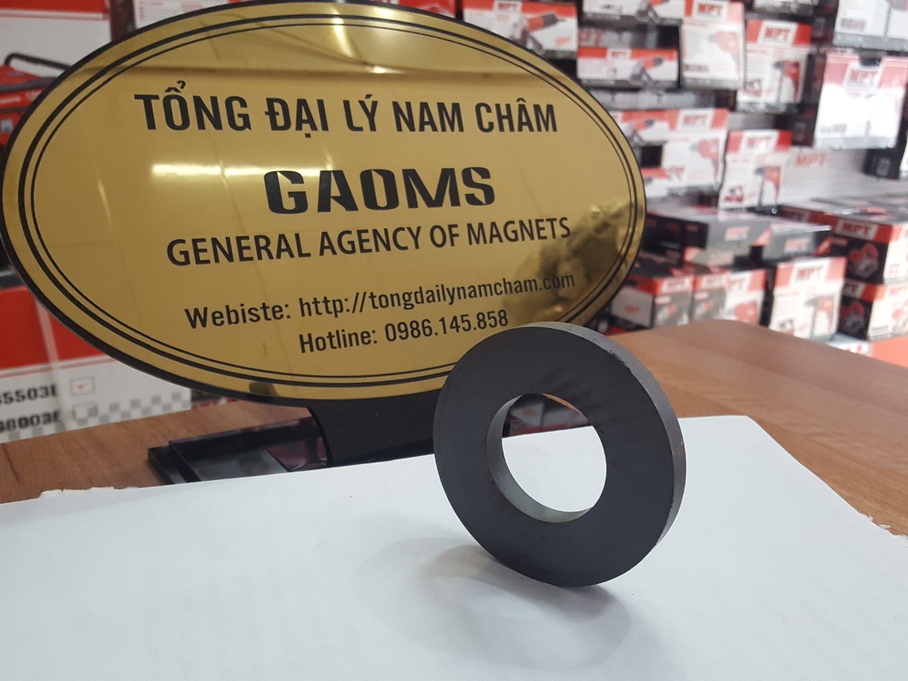 Nam châm đen có lỗ kích thước 80x10mm