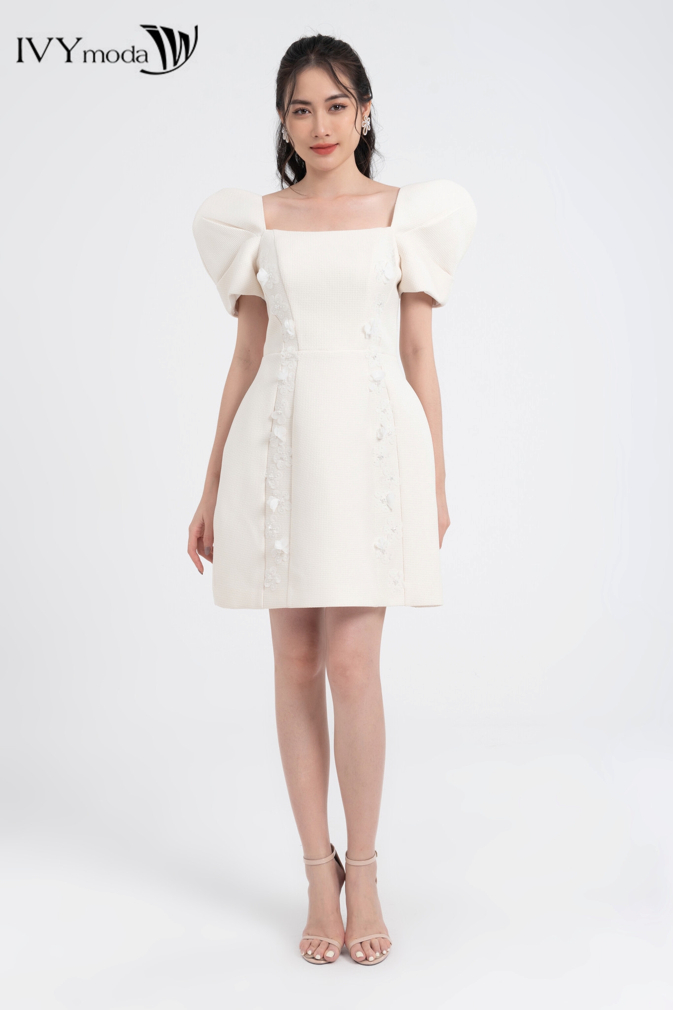 Đầm tweed đính hoa nổi IVY moda MS 45S2731