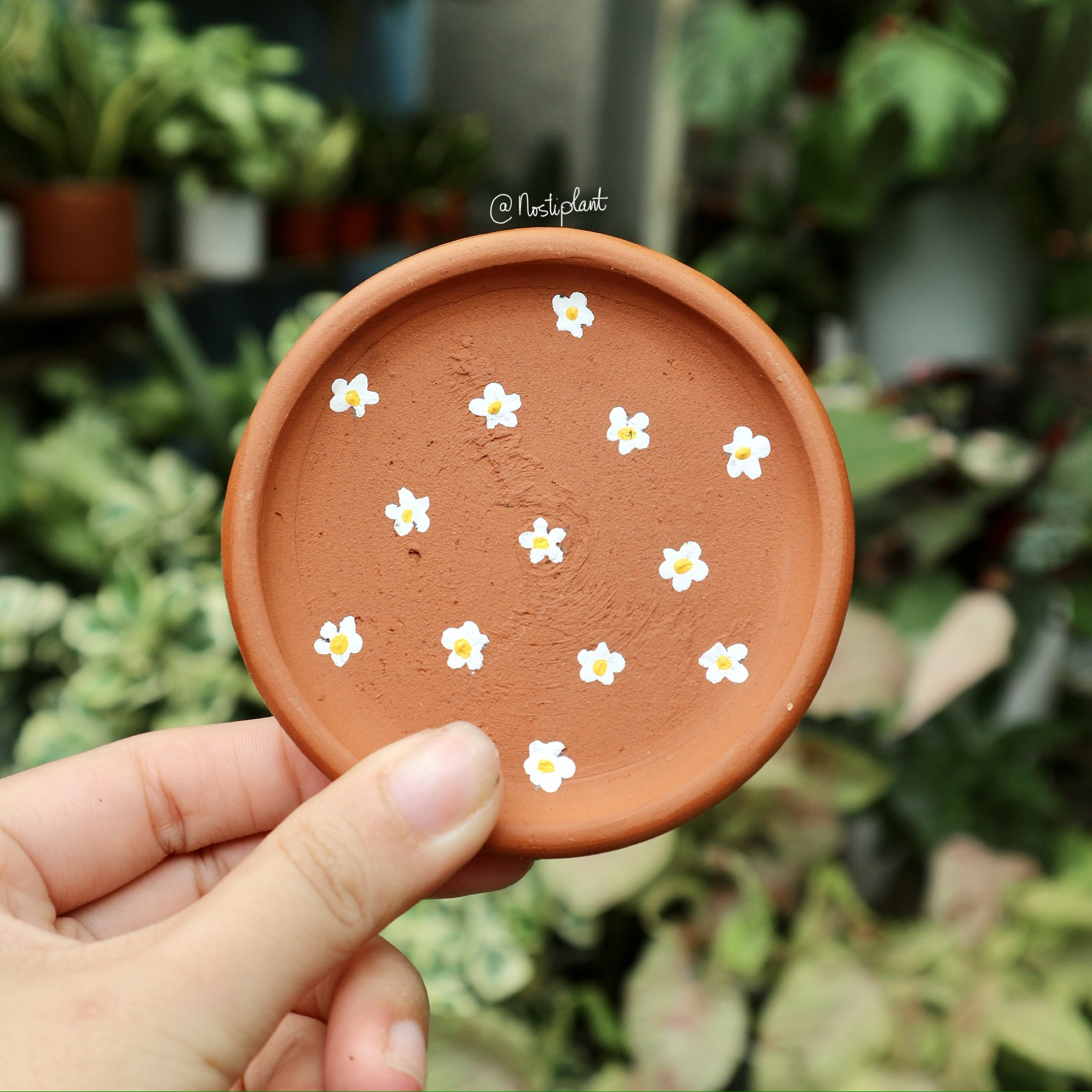 Chậu đất nung vẽ hoa thủ công