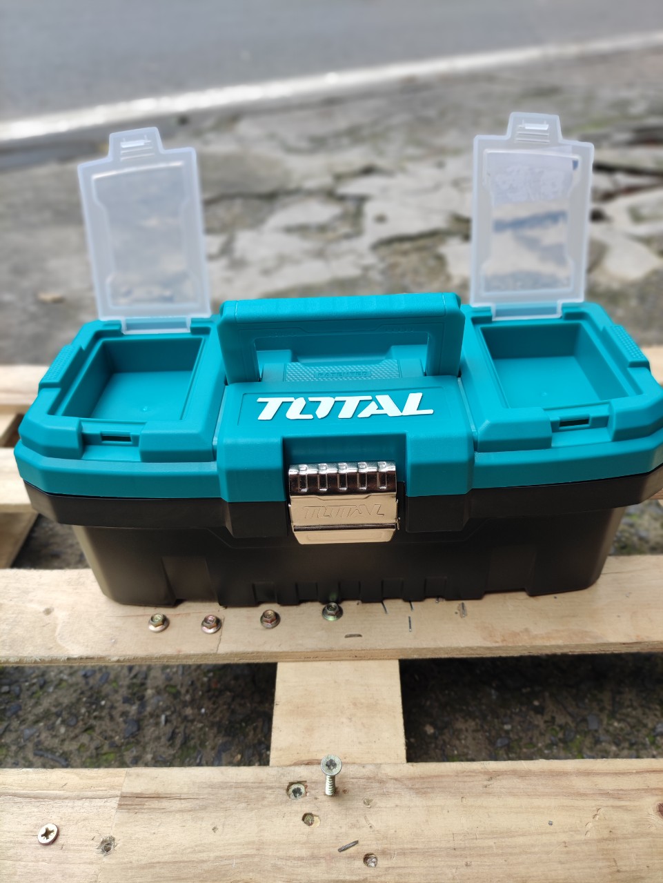 Thùng đựng công cụ Total (khóa kim loại)