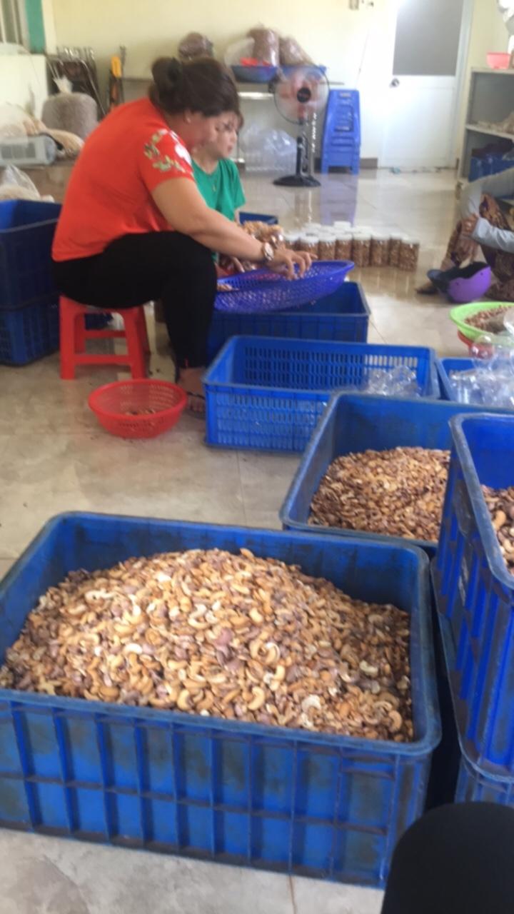 Hạt điều rang muối Bình Phước 1 ký (gồm 2 hộp) - Loại vỡ