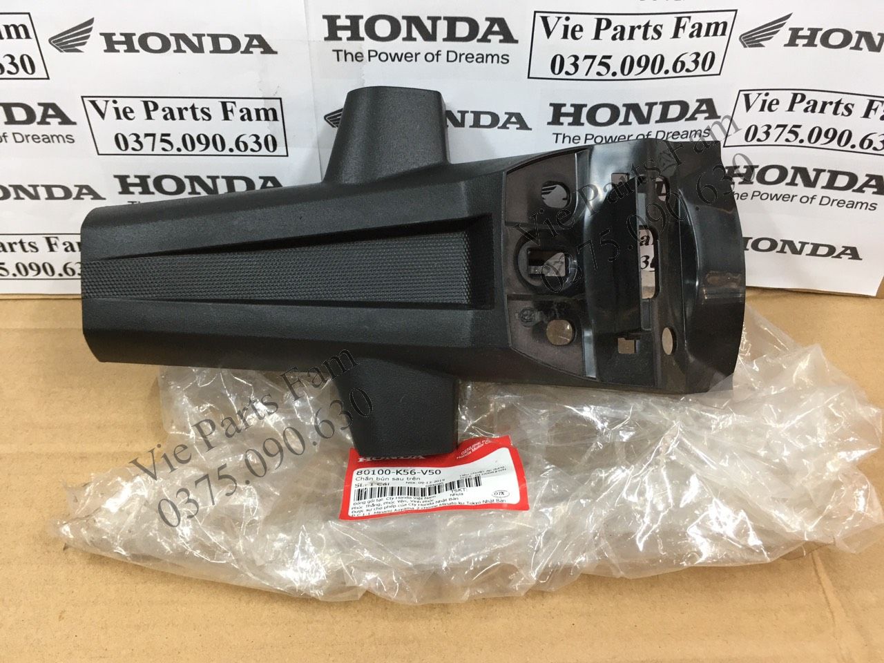 Dè đuôi sau trên Winner X phần gắn đèn soi biển số, Chính hiệu Honda Motor VN