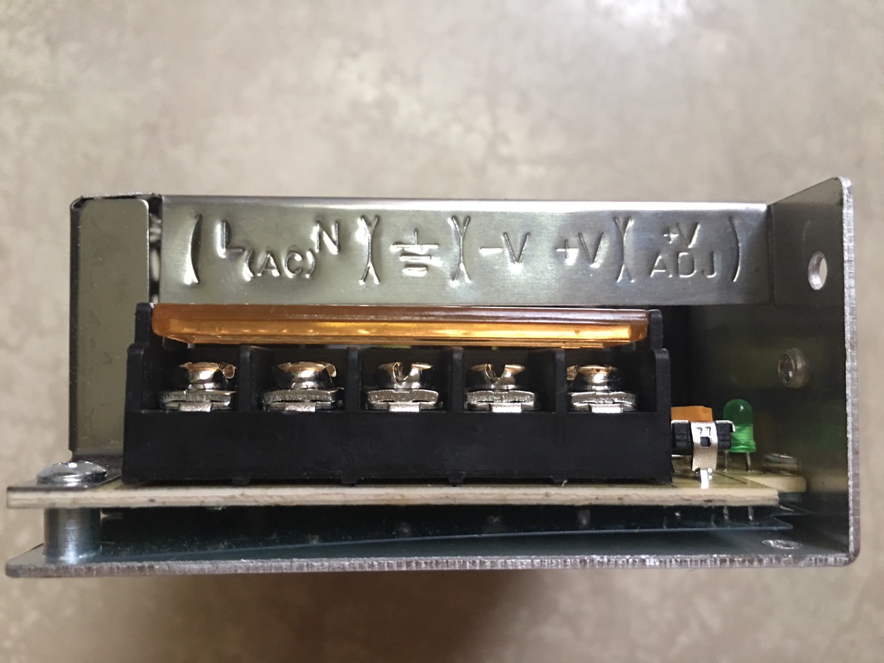 nguồn tổ ong 12V 5A đủ điện áp dùng cho đèn led, máy bơm,...