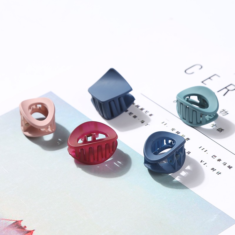 Kẹp tóc sử dụng kẹp mái đơn giản - Thao Le Accessories