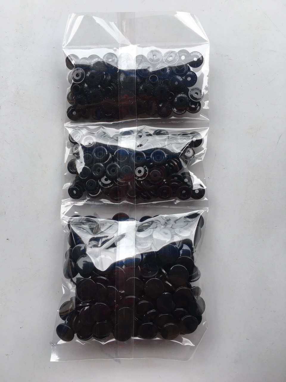 100 bộ nút nhựa 4 thành phần T5 loại 13mm có 2 màu trắng đen nhé