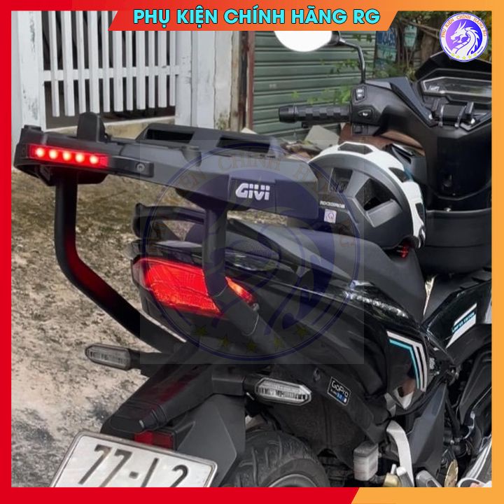 Đế Gắn Thùng Givi M70MN-s Có Đèn led Stop