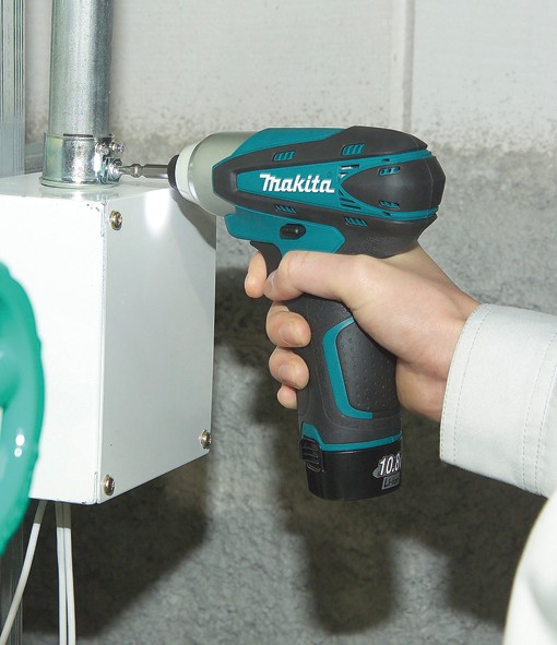 MÁY BẮT VÍT DÙNG PIN MAKITA TD090DZ