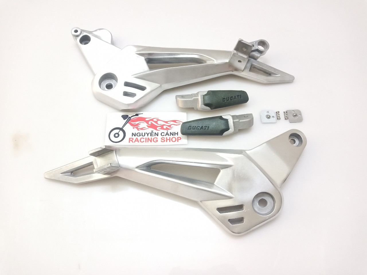 Gác chân wave dream đùi gà xếp ducati