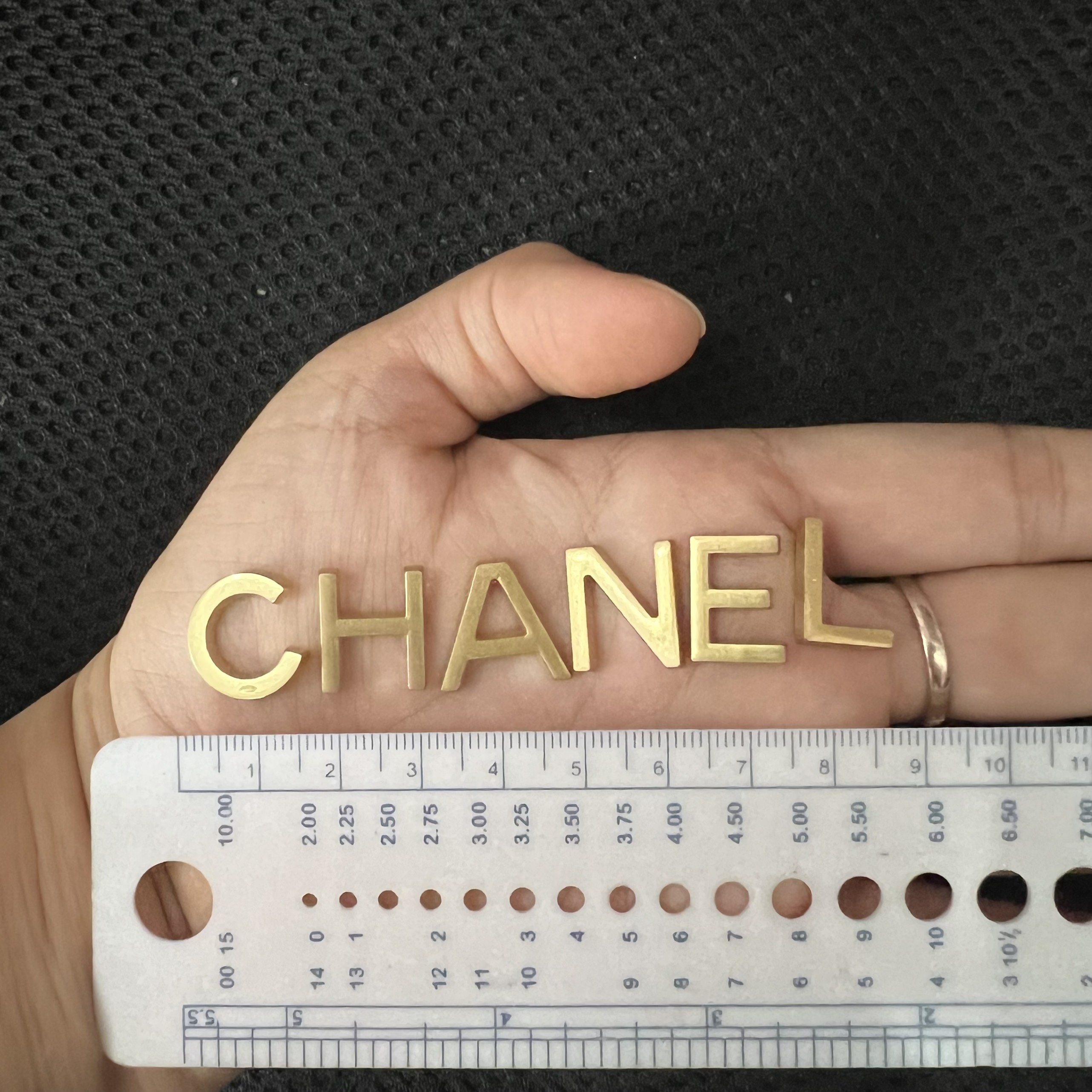 Set mạc chữ C H A N L E