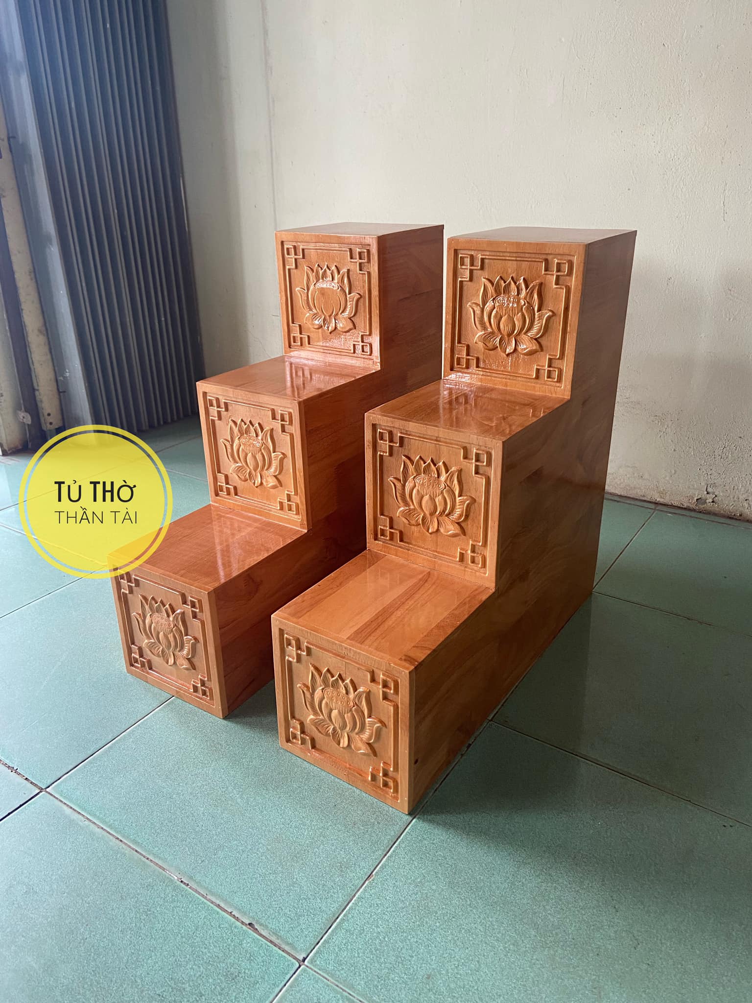 Bục tam cấp bàn thờ thần tài khắc Hoa Sen ( Hàng loại 1 100% Gỗ )