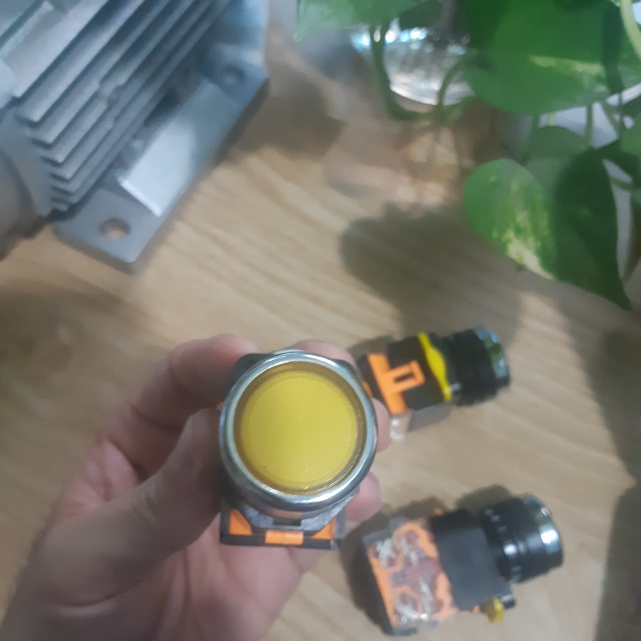 Nút nhấn nhả không đèn ON OFF phi 22 , 1NO 1NC