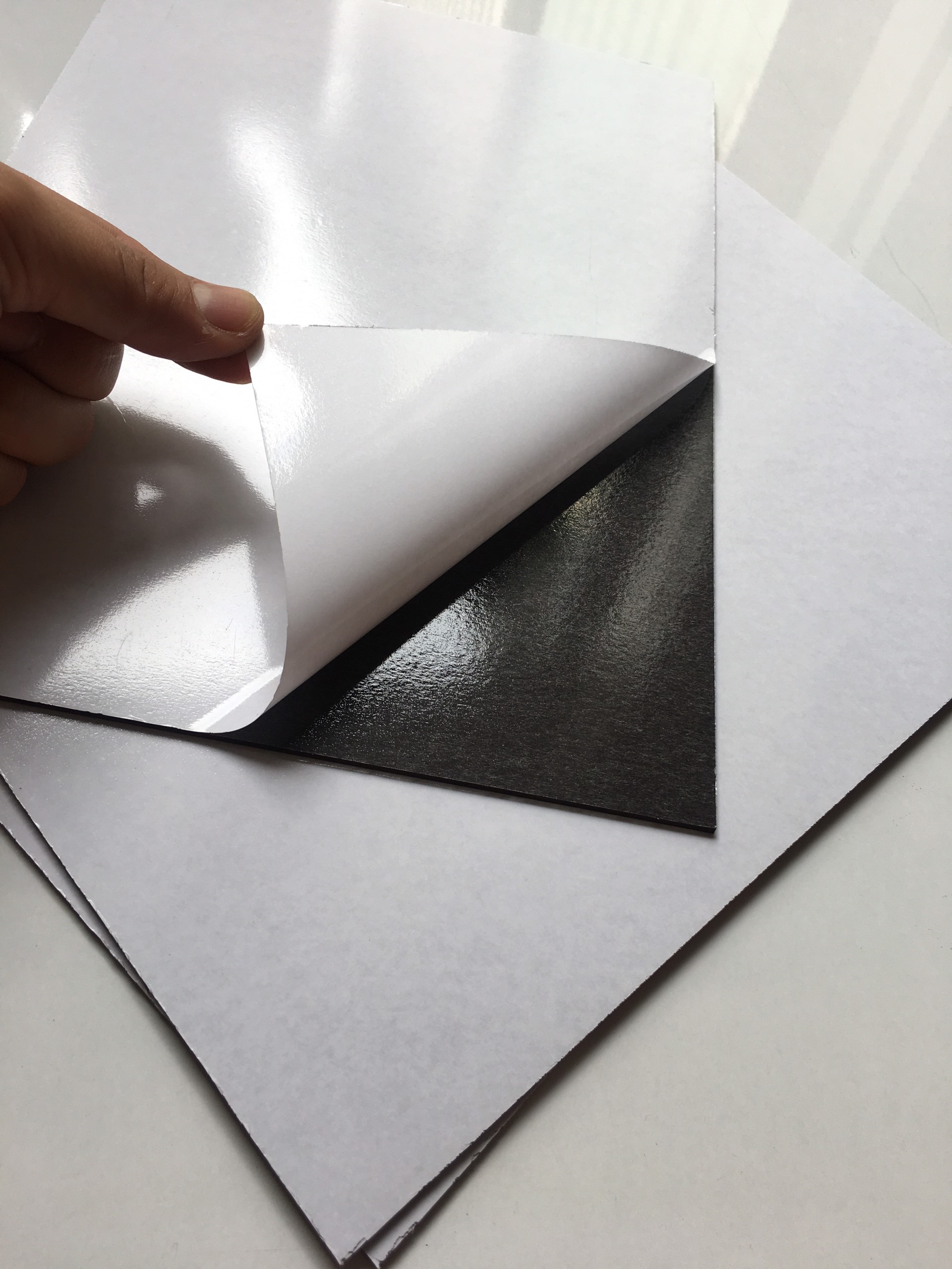 [HCM]Tấm A4 2mm nam châm dẻo một mặt phủ băng keo hai mặt mặt còn lại là nam châm lực từ mạnh