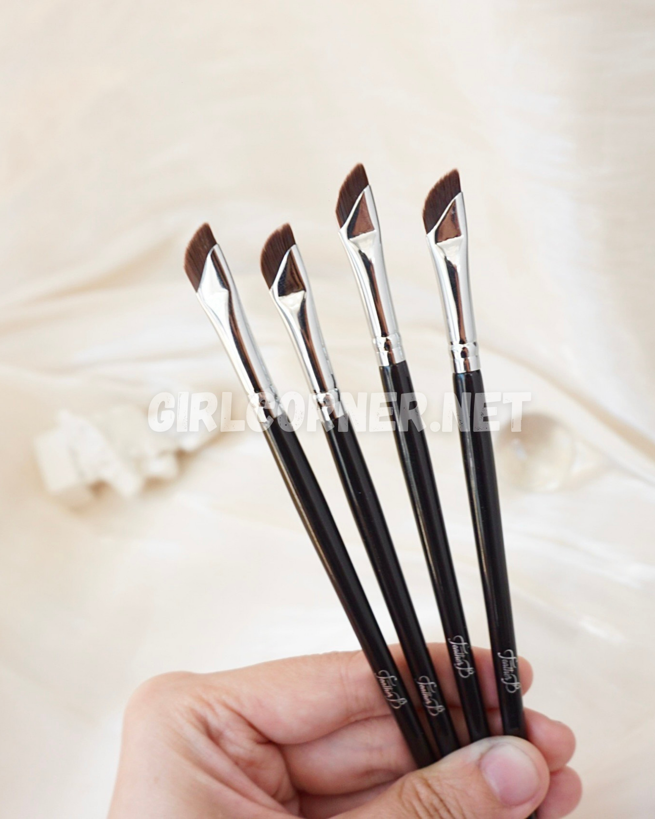Cọ kẻ mắt - khối mũi - che khuyết điểm vạt dẹt feather b