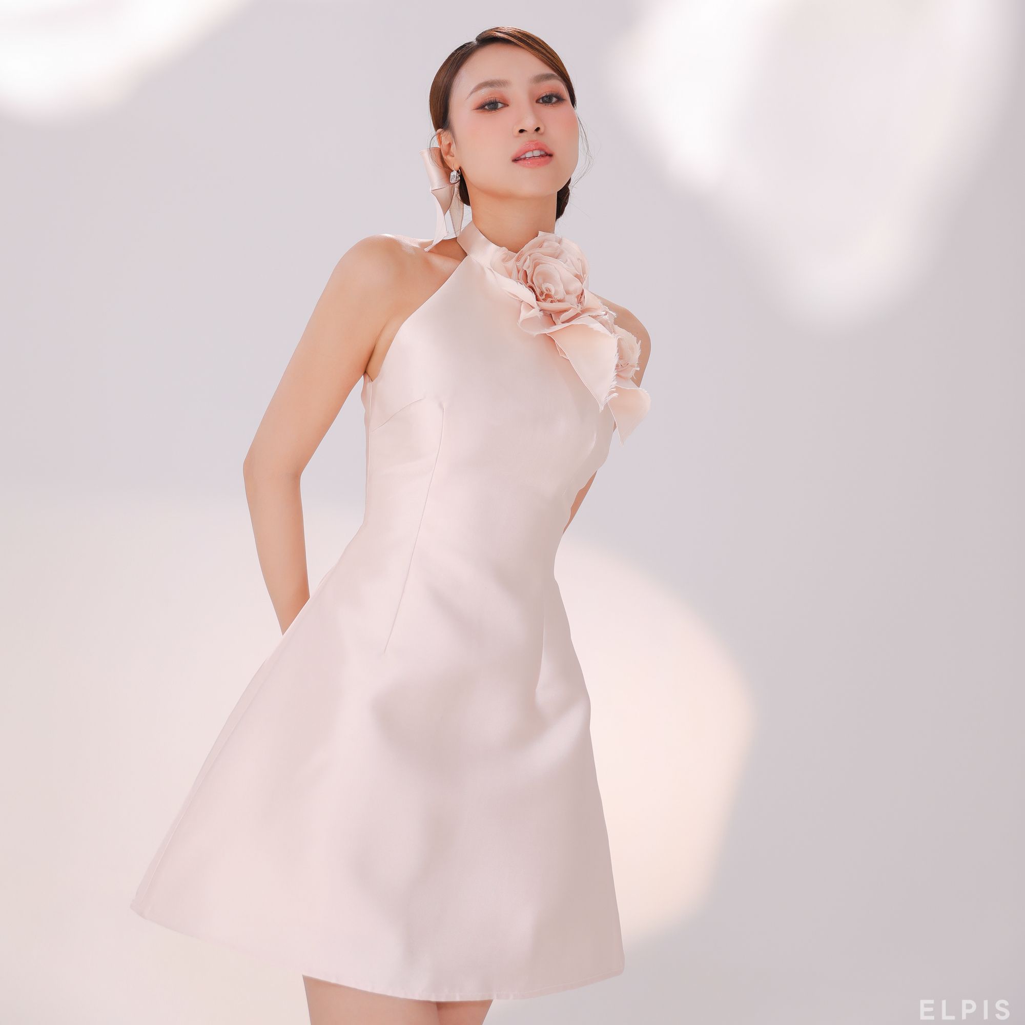 ELPIS - đầm ngắn dáng A cổ yếm SP23D09