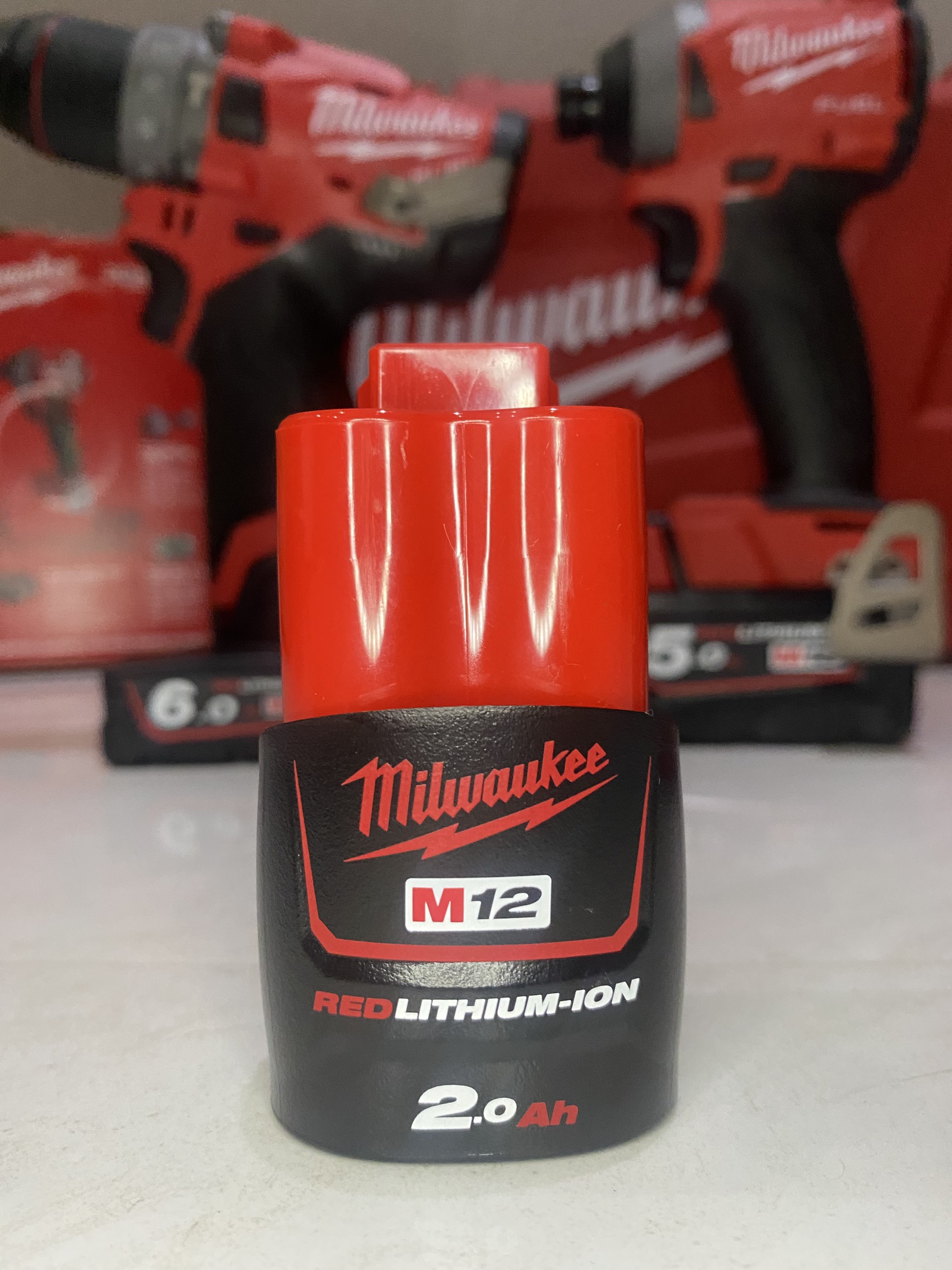 Pin Milwaukee 12V/2.0Ah REDLITHIUM-ION M12B2 (Pin Milwaukee 12V)