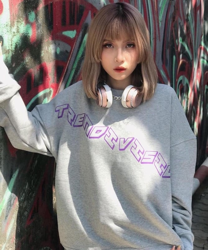 Áo nỉ sweater màu xám in chữ kiểu (trọng lượng từ 40kg đến 65kg )