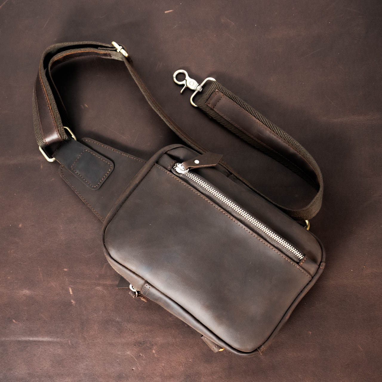 Túi đeo chéo da bò , da nhập khẩu cao cấp Basic nâu đen - Manuk Leather design