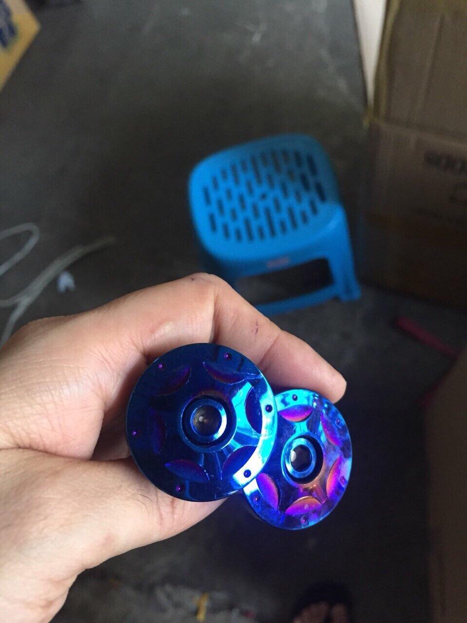 Cặp gù ngôi sao titan